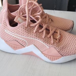 Women puma shoes